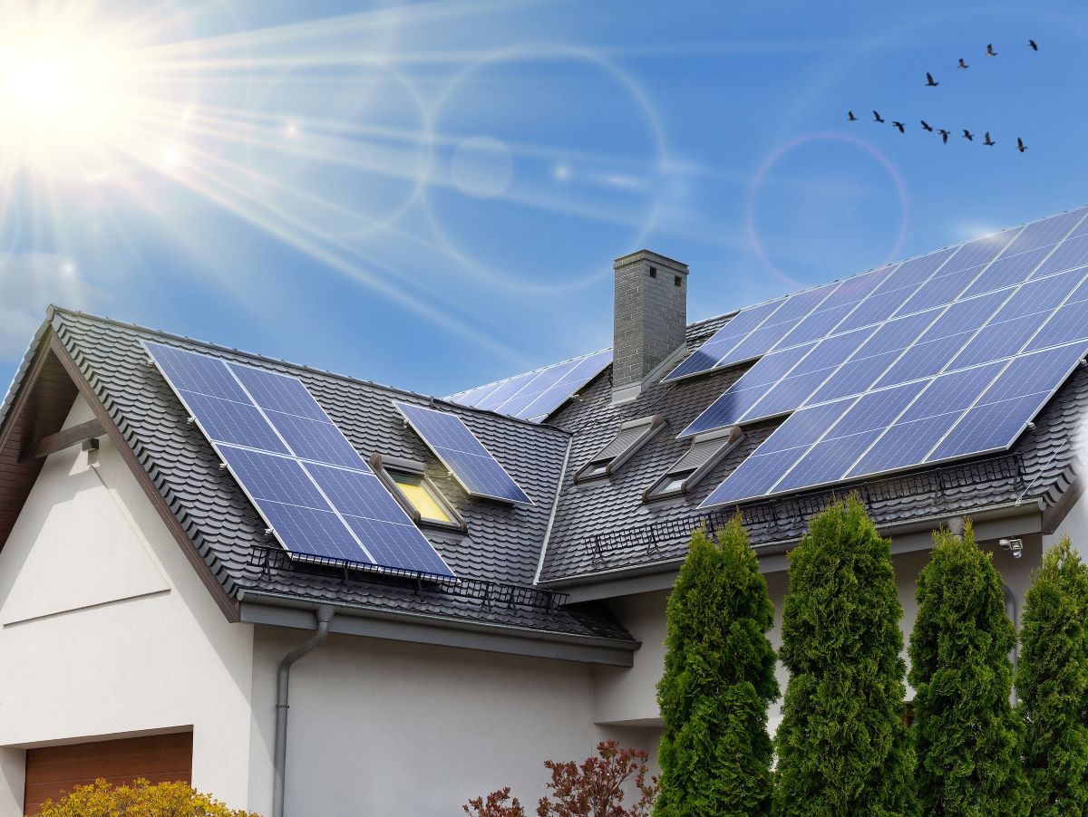 Sola rpanel on residential rooftop